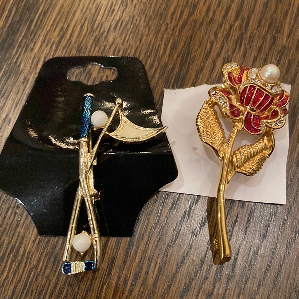 Vintage golf and flower pins or brooches